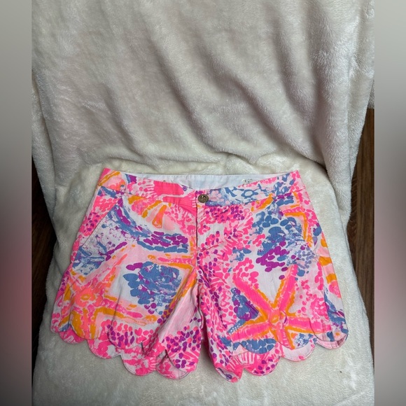 Lilly Pulitzer Buttercup 5” Scallop Shorts Size 2 Bohemian Beach - Picture 1 of 7